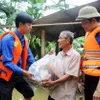 Thai - Vietnamese contribute to flood relief