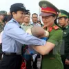 China hands over trafficked baby to Việt Nam
