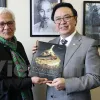 Vietnamese Party delegation visits Canada