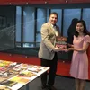 Vietnamese ambassador presents 41 books on Vietnam to Netherlands’ Leiden University