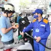 RON 95 petrol price drops by 400 VND per litre