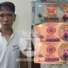 Taxi driver cheats foreign visitors with fake money