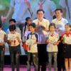 Deputy PM hands relief to needy students in Thai Binh