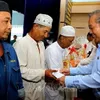 Deputy PM presents Tet gifts to policy beneficiaries, ethnic people