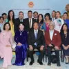 Prime Minister visits Vietnamese embassy staff, expatriates in Sweden