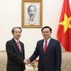 Deputy PM Vuong Dinh Hue receives Chinese Ambassador