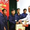 VFF leader presents Tet gifts to needy people in An Giang