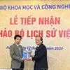 MoST receives Vietnamese History book collection’s manuscript