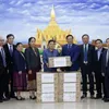 Vietnam presents face masks to Laos