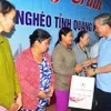 Thousands of Tet gifts presented to policy beneficiaries nationwide