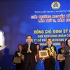 Outstanding trade union officials receive Nguyen Van Linh Award