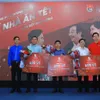 Tết spirit: Sabeco gifts air, bus tickets to 2,000 outstanding workers