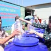 Bến Tre residents supply fresh water to households affected by saltwater intrusion