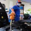 Petrol prices record fifth consecutive increase, up nearly VND400 per litre