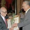 President Nguyen Xuan Phuc commemorates leading professor