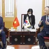 Deputy PM Le Minh Khai holds talks with RoK counterpart Hong Nam-ki