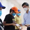 VGCL delegation presents gifts to pandemic-hit workers in Thanh Hoa