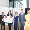 Vietnamese expats in Germany donate to support flood victims in German localities