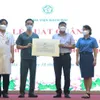 Hanoi municipal Fatherland Front donates essential supplies to medical sector