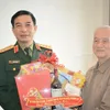 Defence Minister pays Tet visits to families of former military leaders