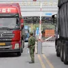 Chi Ma and Tan Thanh border gates resume customs clearance