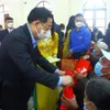 NA Chairman presents Tet gifts to the poor, policy beneficiaries in Nghe An