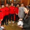 New Zealand PM meets Vietnamese women's team in Hanoi