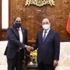 President Nguyen Xuan Phuc receives ambassadors of Singapore, Egypt