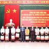 Tet gifts presented to policy beneficiaries and needy households