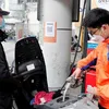 Petrol prices continue to rise by nearly 1,000 VND per litre