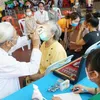 Vietnamese doctors provide free health check-ups, medicines for needy people in Laos