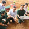 Deputy PM Vu Duc Dam pays tribute to fallen soldiers in Quang Tri