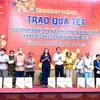 Party, State leaders present Tet gifts to disadvantaged people