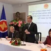 Deputy PM meets Vietnamese expats in Switzerland