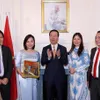 President meets Vietnamese expatriates in UK