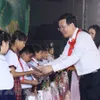 President attends mid-autumn event in Binh Phuoc