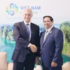 PM seeks Standard Chartered's support for Vietnam's climate change commitment