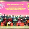 Party official presents Tet gifts in Lao Cai Province