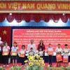 Tet gifts come to needy in Long An, Lang Son provinces