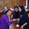 Acting President presents gifts to revolution contributors in Thai Nguyen