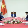 Vietnam's Government leader holds phone talks with new PM of Singapore