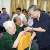 President visits war invalids, sick soldiers in Bac Ninh province