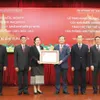 Collective, individuals from Lao Presidential Office granted Vietnamese orders, medals