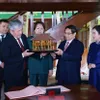 Vietnamese, Kyrgyz PMs visit President Ho Chi Minh Relic Site