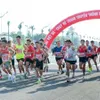 Hundreds of people join running events in Ben Tre and Da Nang