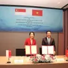 Vietnam, Singapore sign MoC on rice trade