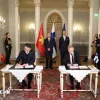 Vietnamese, Finnish leaders witness signing of cooperation documents