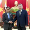 Party leader hosts Sultan of Brunei