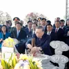 Party chief offers incense in tribute to late Party General Secretaries in Ha Tinh
