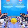 Vietnamese, Cambodian PMs discuss ways to further promote bilateral ties